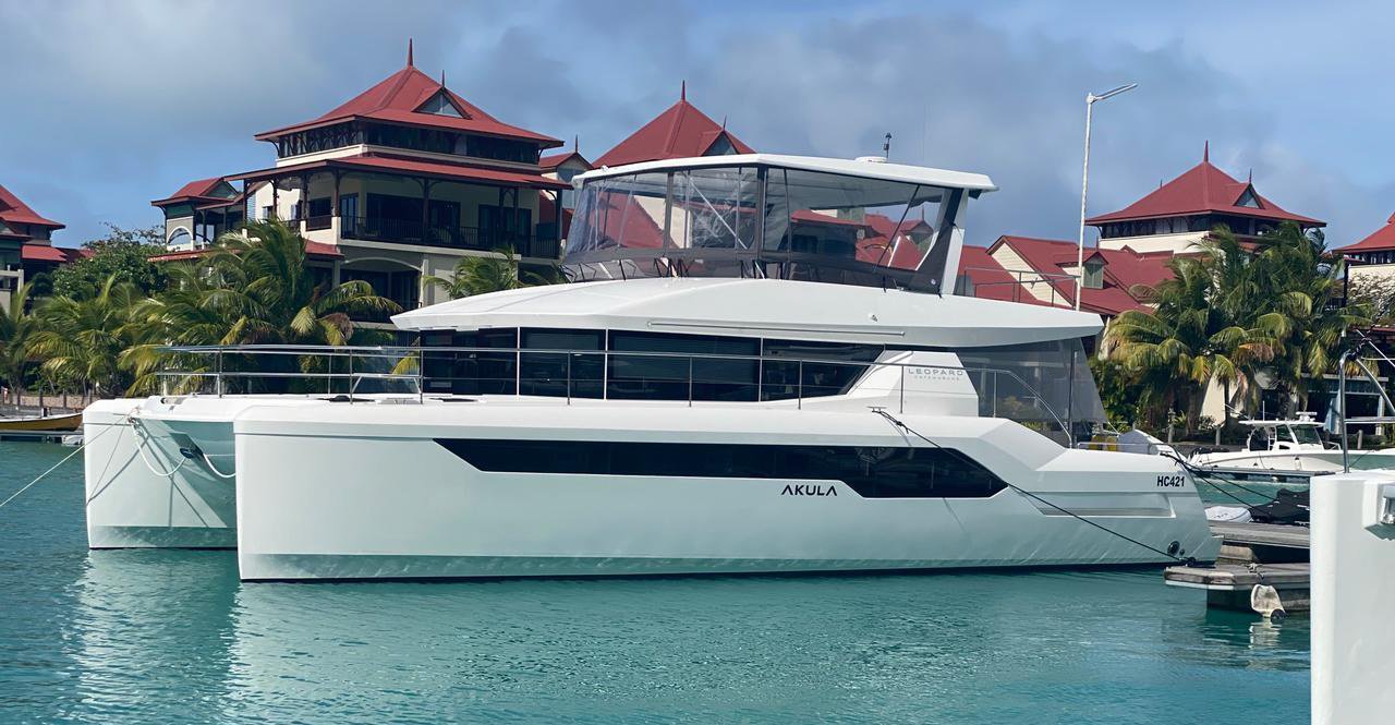 new-generation-power-catamaran-seychelles-outer-island-pck